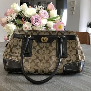 🌿Coach bag got a lot of love used often🌿